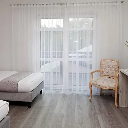 Dworek Bukowy Park 3*