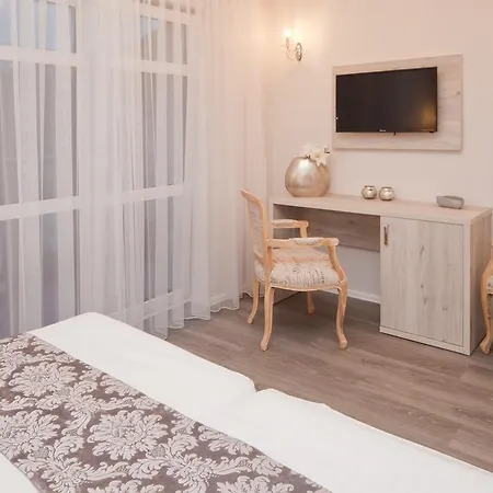 Dworek Bukowy Park 3*